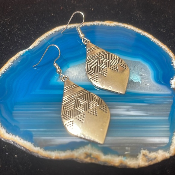 Vtg Silver Tone Bulb Ornament Design Drop Earrings - Picture 1 of 1